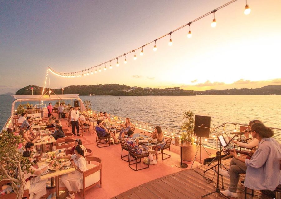Istanbul Sunset Cruise on Luxury Yacht - Guided Group Cruise