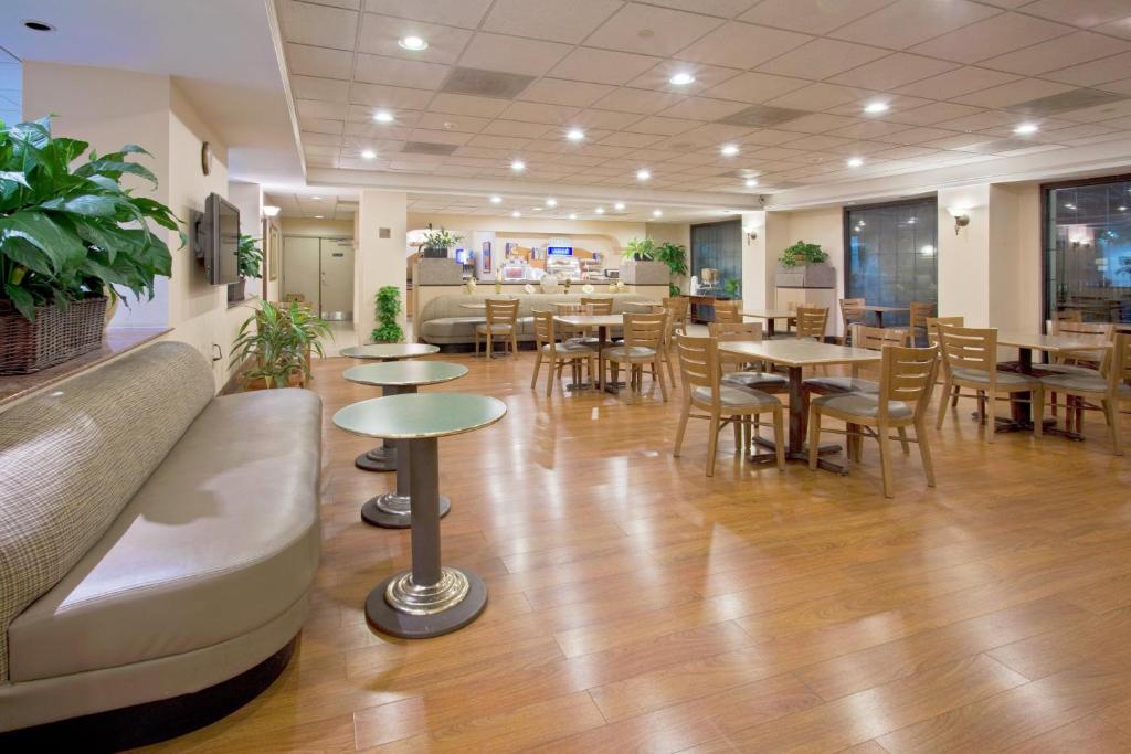 Inn Express Hotel & Suites Miami Hialeah Holiday Tour image 2