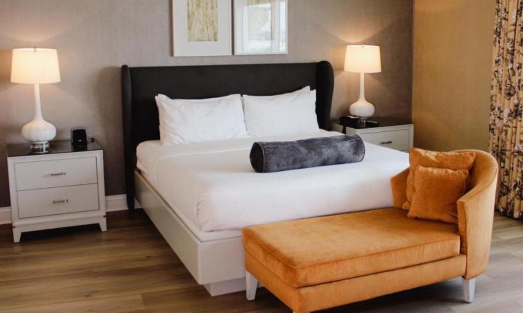 Crowne Plaza Los Angeles Holiday Package image 1