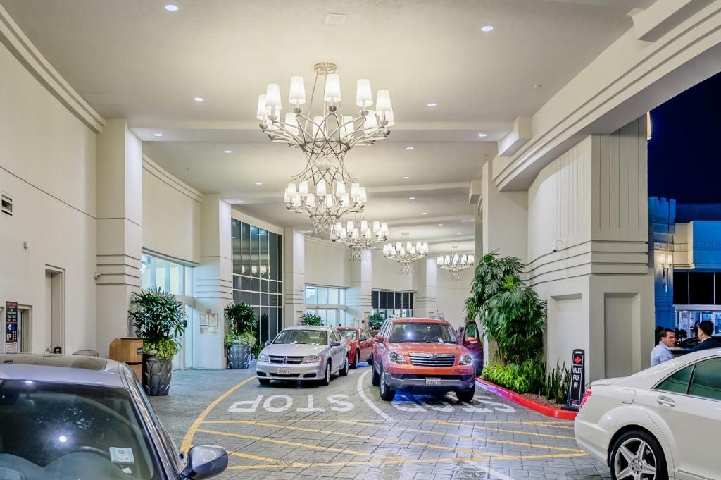 Crowne Plaza Los Angeles Holiday Package image 6