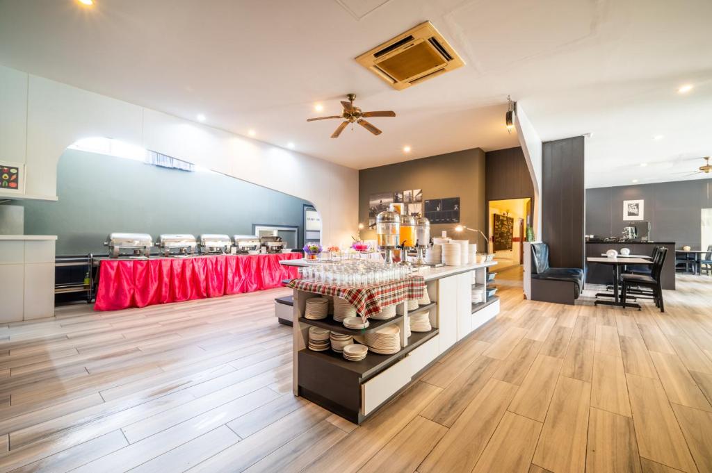 J A Villa Pattaya Holiday Package image 4