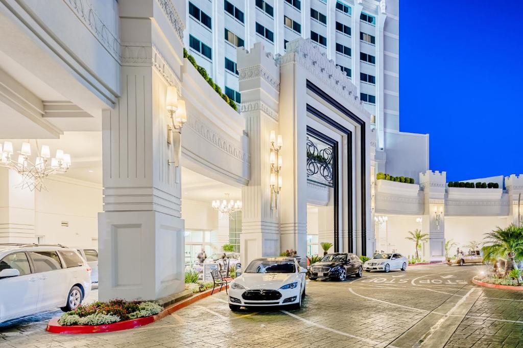 Crowne Plaza Los Angeles Holiday Package image 5